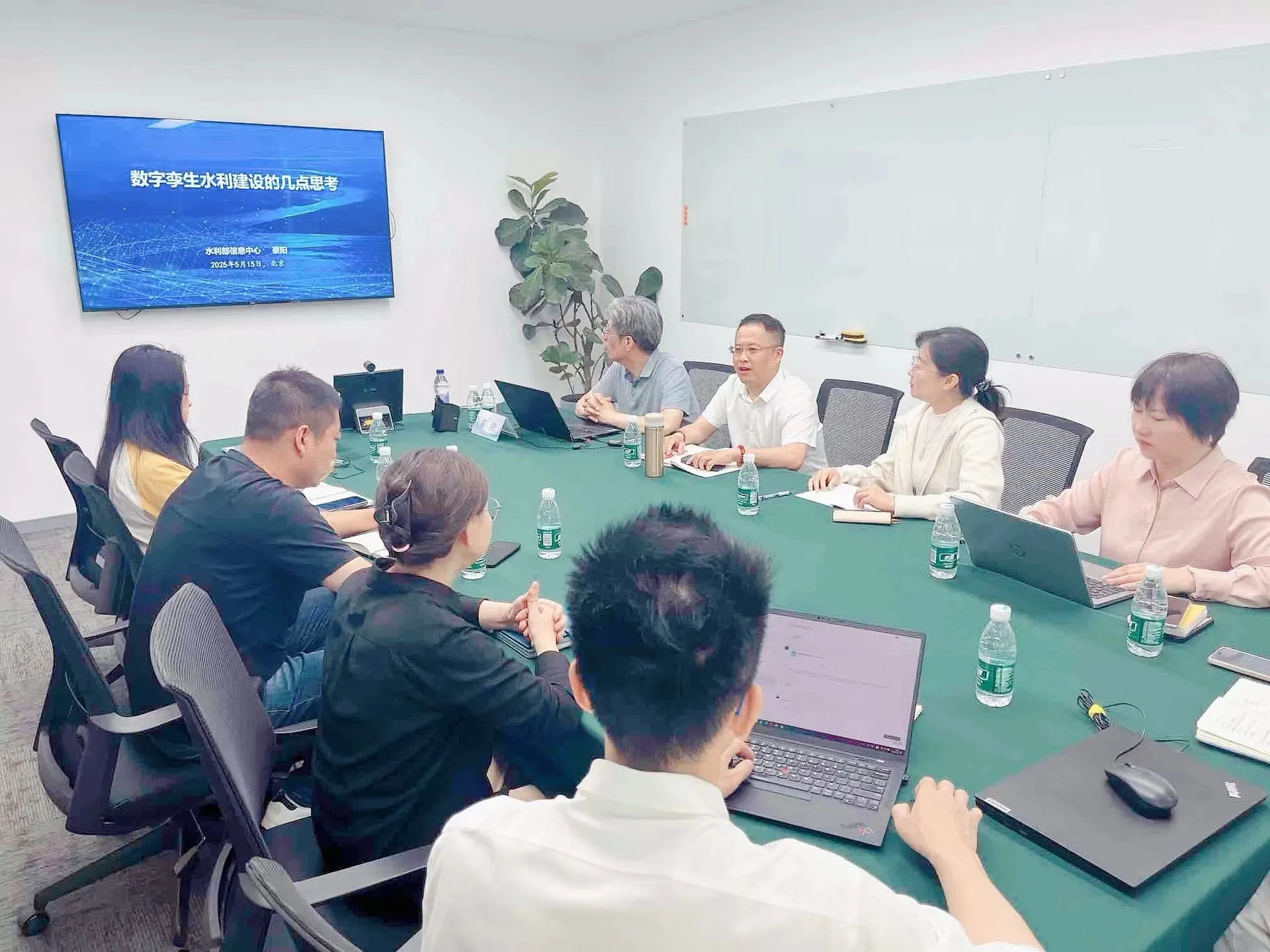 水利部信息中心原主任蔡阳赴中电蓝信开展专题培训.jpg